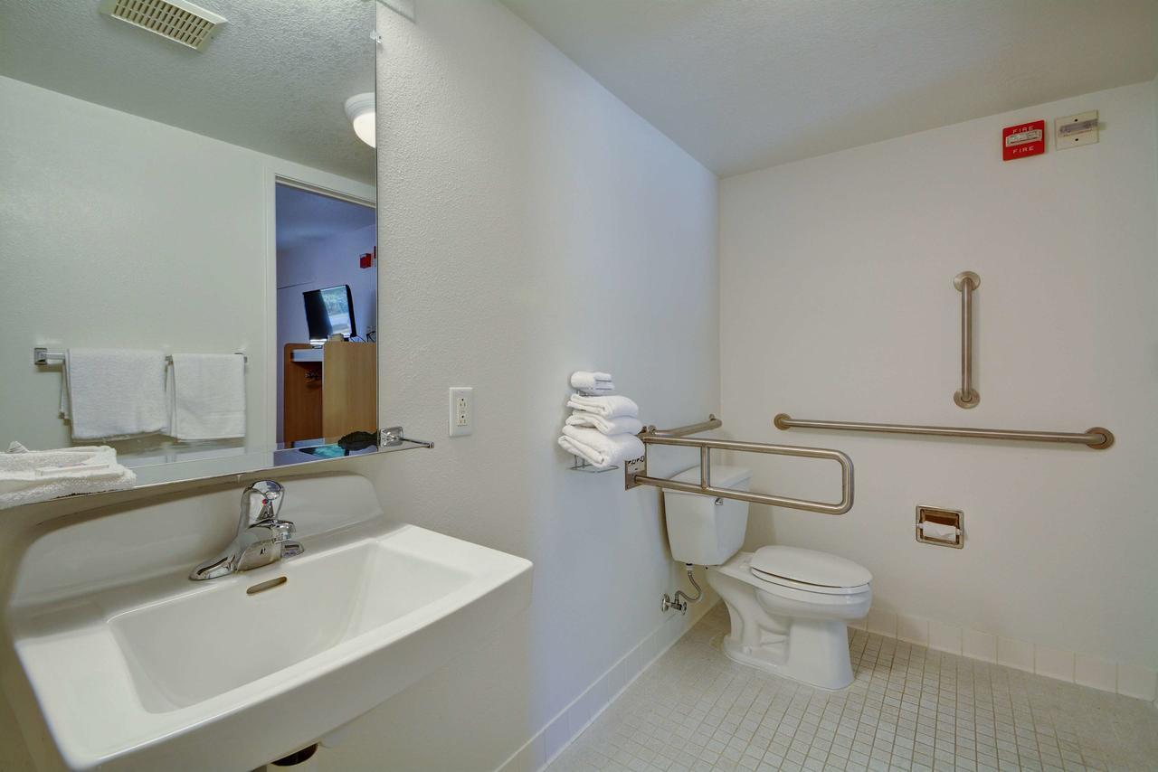 Motel 6-Windsor Locks, Ct - Hartford מראה חיצוני תמונה